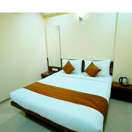 Sai Srushti By Neem Square Hotel Shirdi Ngoại thất bức ảnh