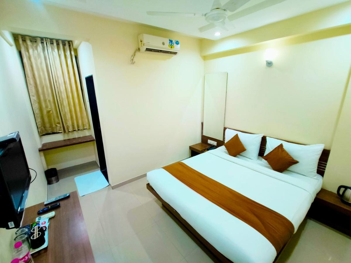 Sai Srushti By Neem Square Hotel Shirdi Ngoại thất bức ảnh