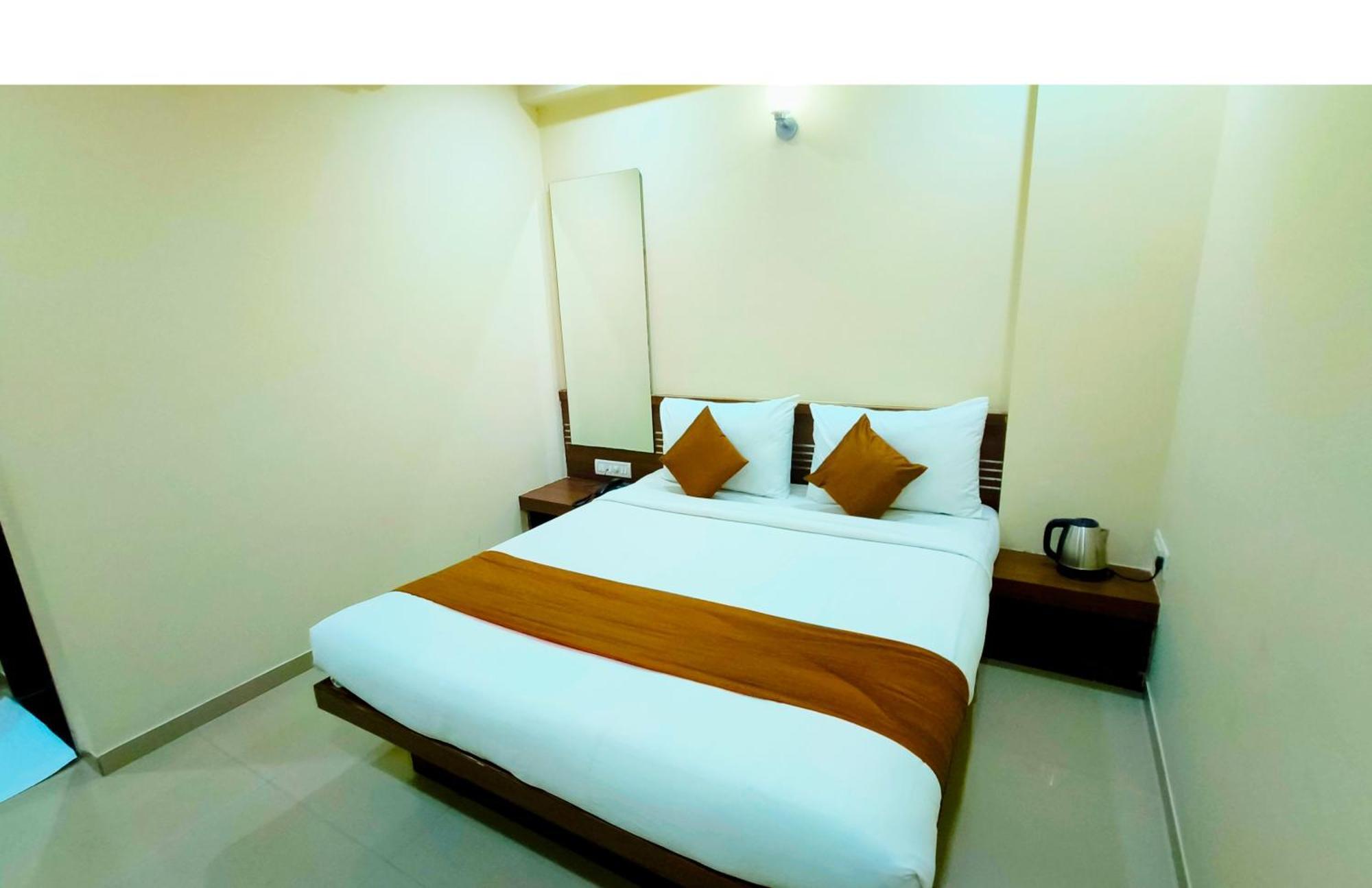 Sai Srushti By Neem Square Hotel Shirdi Ngoại thất bức ảnh